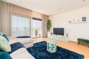 Modern deco apartment with balcony, Lisboa